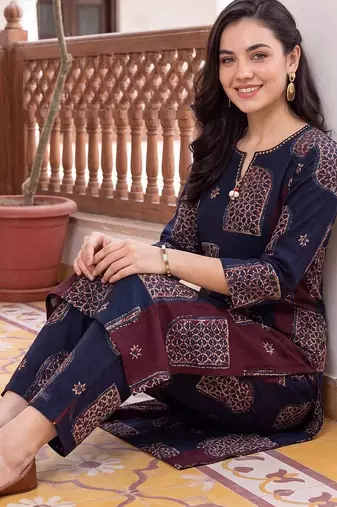 women ethnic motifs printed regular cotton kurta with trousers