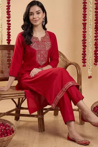 women ethnic motifs embroidered regular thread work kurta with trousers