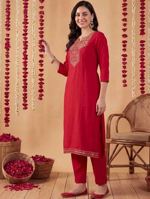 women ethnic motifs embroidered regular thread work kurta with trousers 3