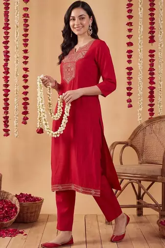 women ethnic motifs embroidered regular thread work kurta with trousers