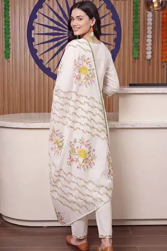 women floral embroidered regular thread work cotton kurta with trousers & with dupatta