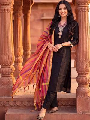 women ethnic motifs embroidered regular thread work kurta with trousers & with dupatta 1