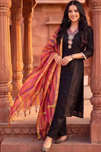 women ethnic motifs embroidered regular thread work kurta with trousers & with dupatta