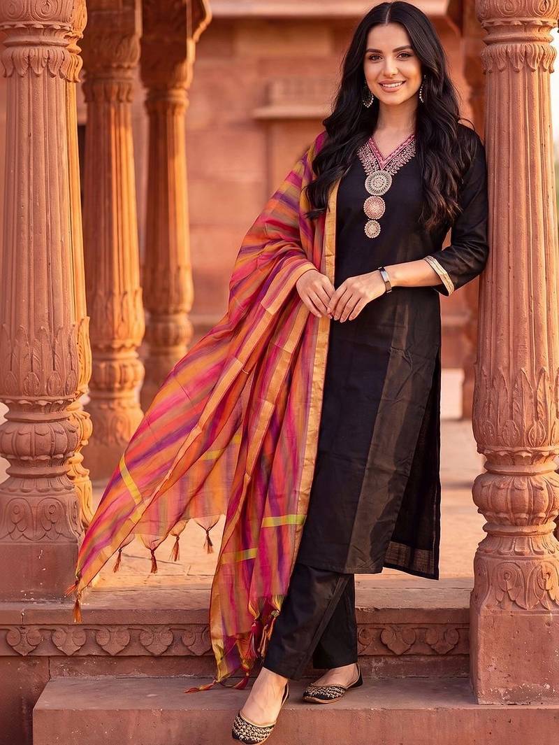 women ethnic motifs embroidered regular thread work kurta with trousers & with dupatta