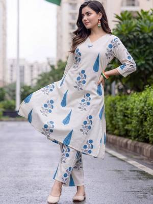 women floral printed regular kurta with trousers 3