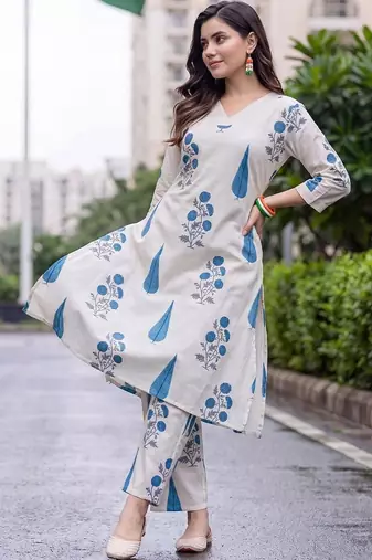 women floral printed regular kurta with trousers