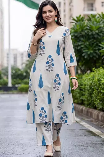 women floral printed regular kurta with trousers