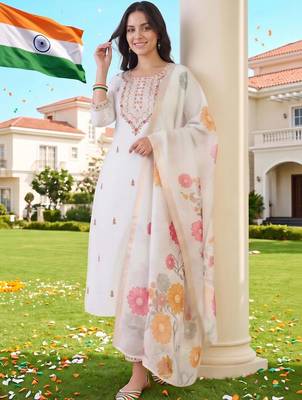women ethnic motifs embroidered regular thread work kurta with trousers & dupatta 2