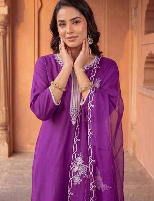 women ethnic motifs embroidered thread work liva kurta & trousers & dupatta 2