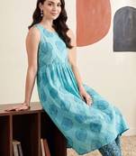 women ethnic motifs printed empire cotton kurta with trousers