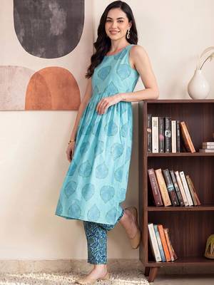 women ethnic motifs printed empire cotton kurta with trousers 5