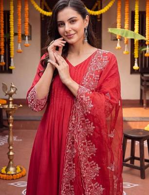 women ethnic motifs embroidered empire thread work kurta with trousers & with dupatta 2