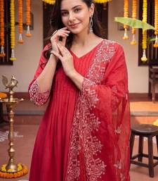 women ethnic motifs embroidered empire thread work kurta with trousers & with dupatta