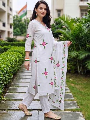 women floral printed regular thread work cotton kurta with trousers & with dupatta 3