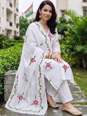 women floral printed regular thread work cotton kurta with trousers & with dupatta 5