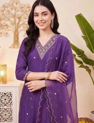 women ethnic motifs embroidered regular thread work kurta with trousers & with dupatta 2