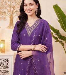 women ethnic motifs embroidered regular thread work kurta with trousers & with dupatta