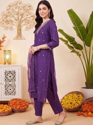 women ethnic motifs embroidered regular thread work kurta with trousers & with dupatta 5