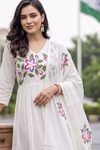 women floral printed empire cotton kurta with trousers & with dupatta
