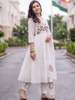 women floral printed empire cotton kurta with trousers & with dupatta 3