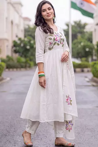 women floral printed empire cotton kurta with trousers & with dupatta