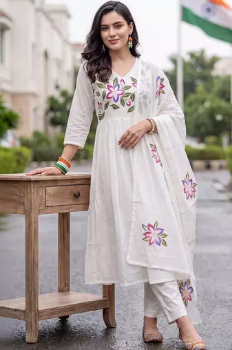 women floral printed empire cotton kurta with trousers & with dupatta