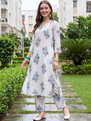 women floral printed regular cotton kurta with trousers 6