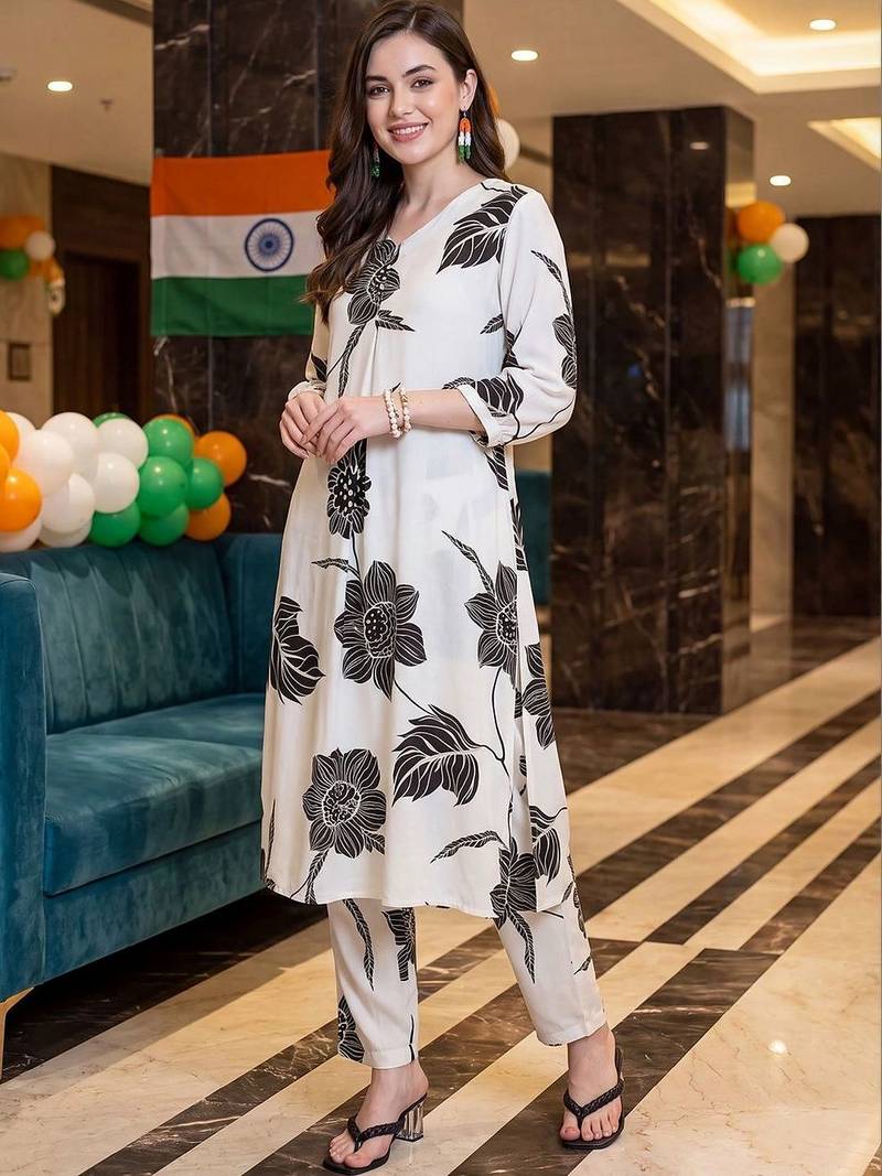 women floral printed regular kurta with trousers