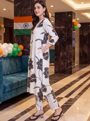 women floral printed regular kurta with trousers 4