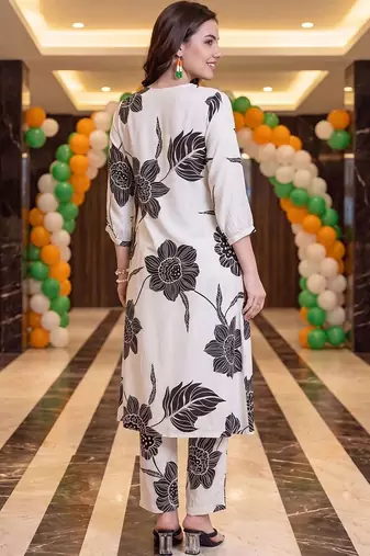 women floral printed regular kurta with trousers