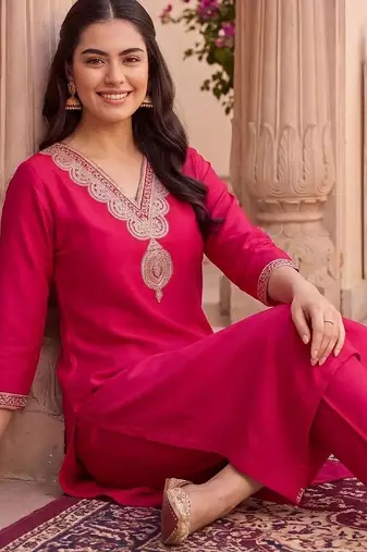 women regular liva kurta with trousers