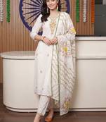 women floral embroidered regular thread work cotton kurta with trousers & with dupatta