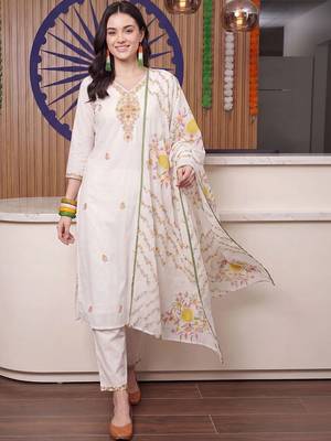 women floral embroidered regular thread work cotton kurta with trousers & with dupatta 3