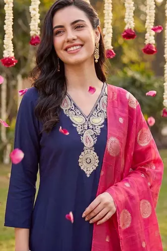 women ethnic motifs embroidered regular kurta with trousers & with dupatta