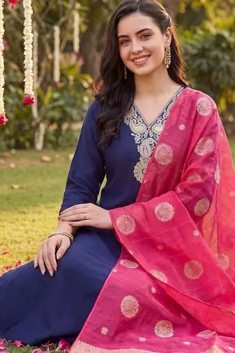 women ethnic motifs embroidered regular kurta with trousers & with dupatta