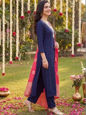 women ethnic motifs embroidered regular kurta with trousers & with dupatta 5