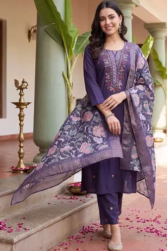 women floral embroidered regular thread work kurta with trousers & with dupatta