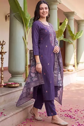 women floral embroidered regular thread work kurta with trousers & with dupatta