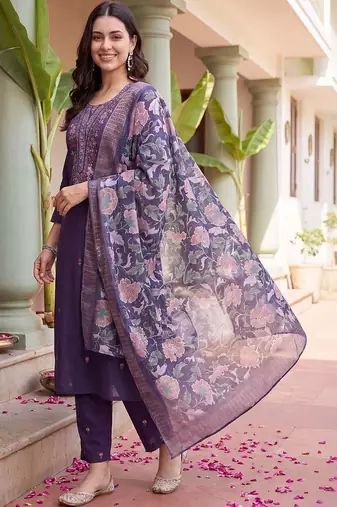 women floral embroidered regular thread work kurta with trousers & with dupatta
