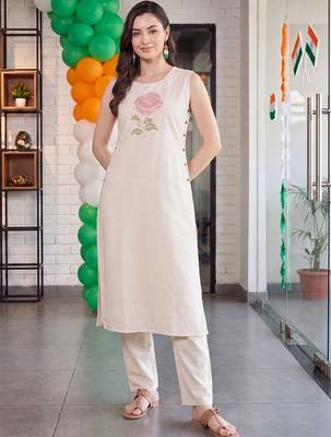women floral embroidered regular thread work kurta with trousers 3