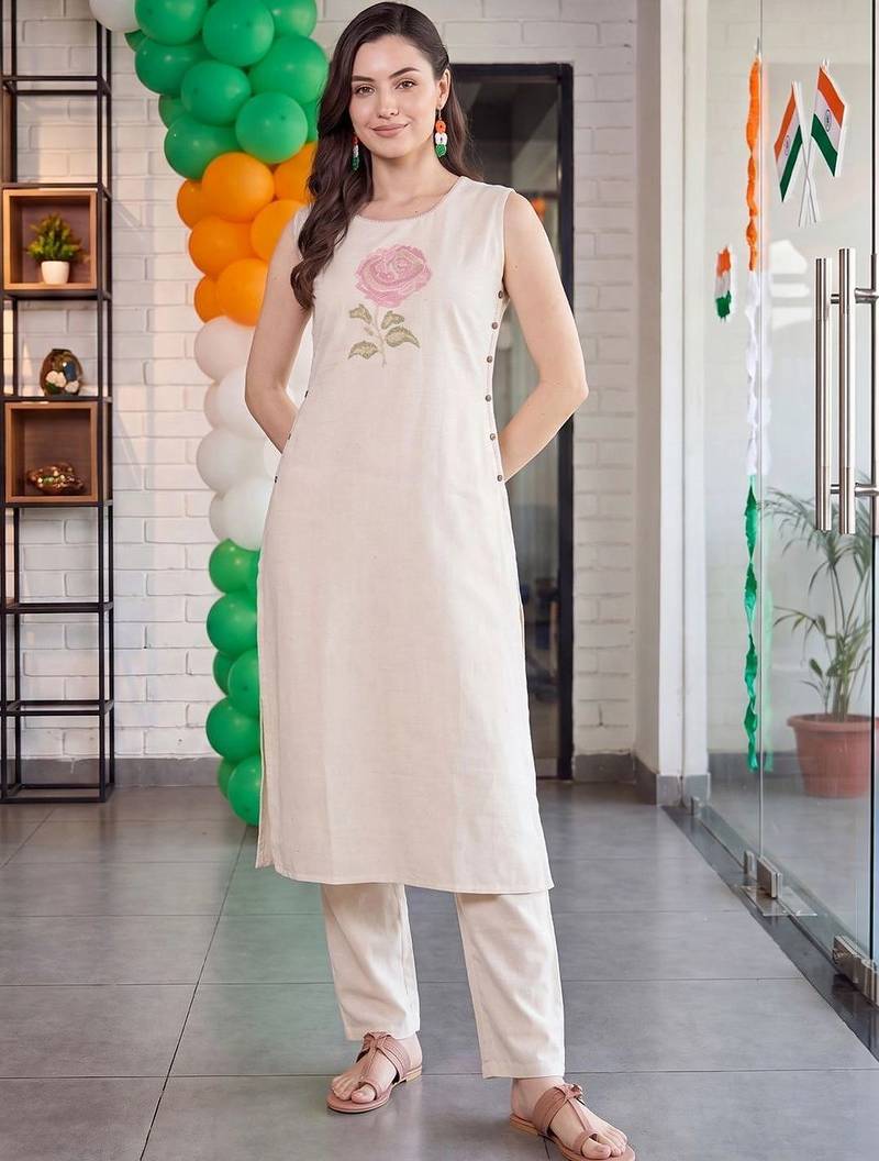 women floral embroidered regular thread work kurta with trousers