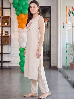 women floral embroidered regular thread work kurta with trousers 4