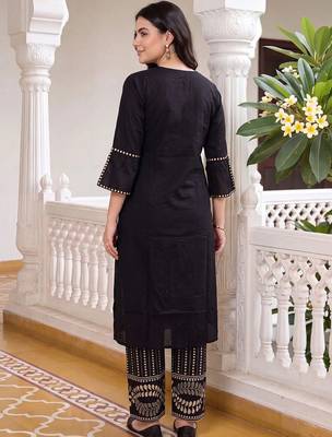 women floral printed regular cotton kurta with palazzos 3