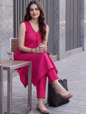 women regular kurta with trousers 3
