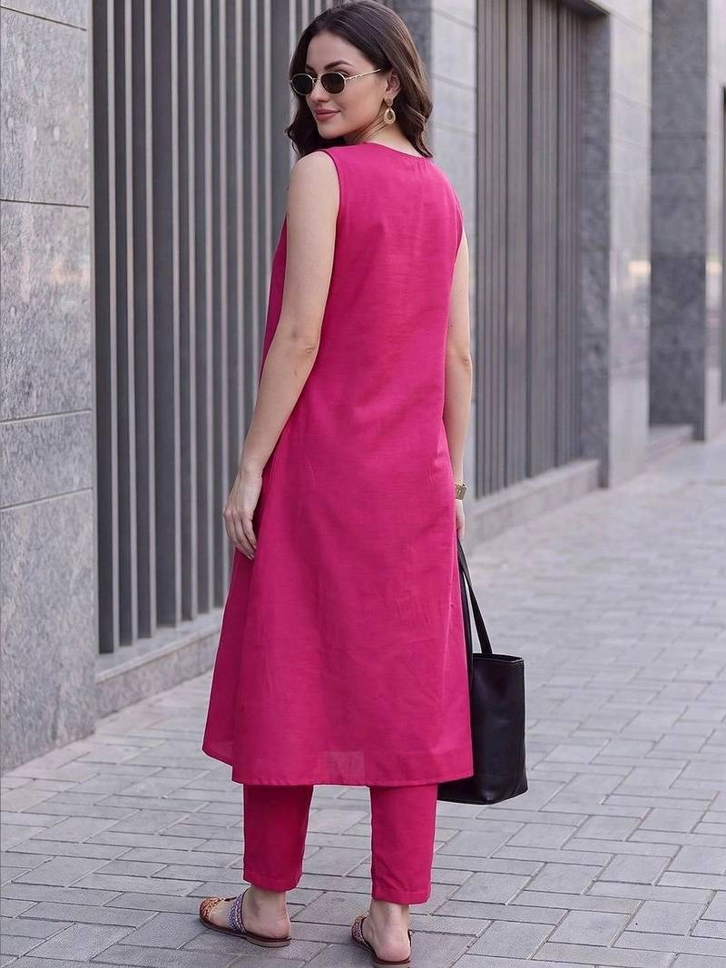 women regular kurta with trousers