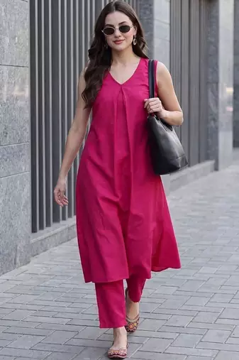 women regular kurta with trousers