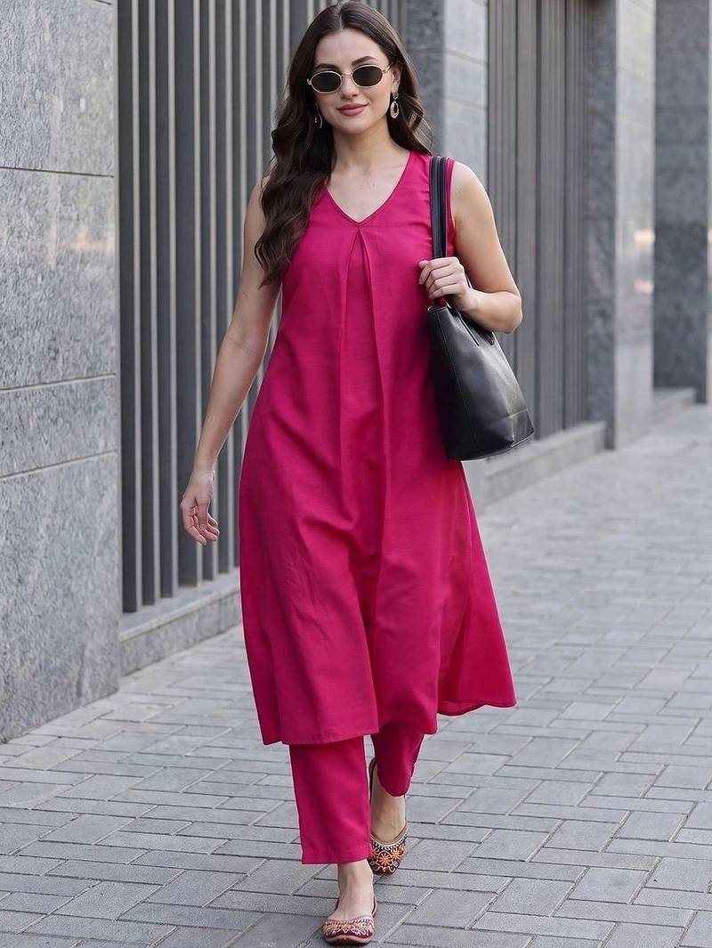 women regular kurta with trousers