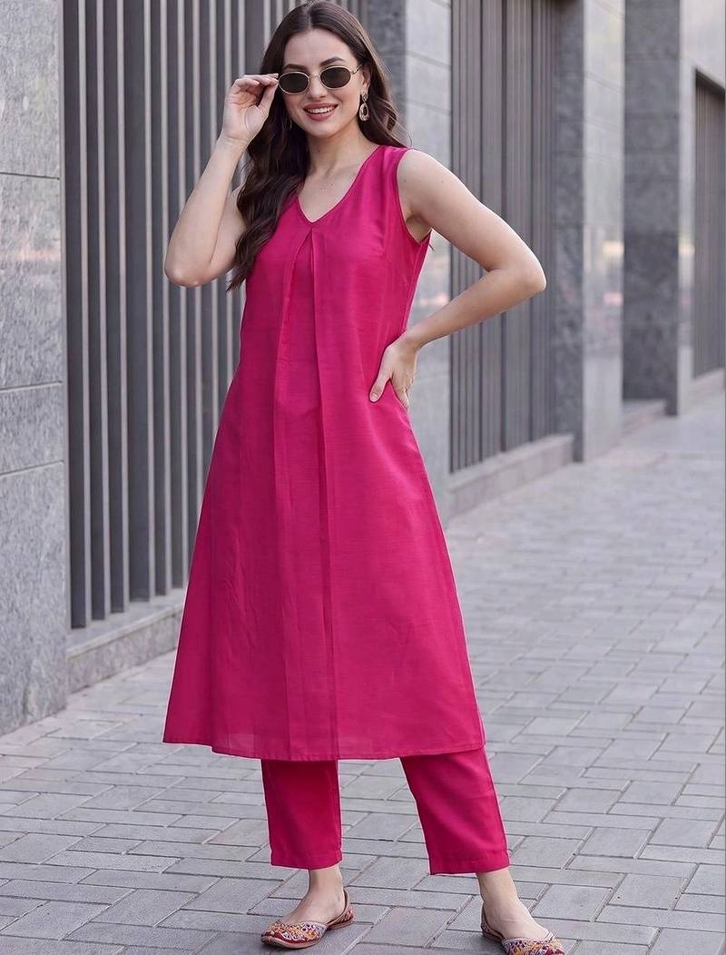 women regular kurta with trousers