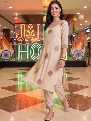 women ethnic motifs embroidered regular thread work liva kurta with trousers 1