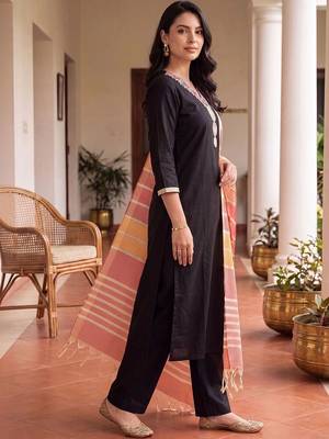 women ethnic motifs embroidered regular thread work kurta with palazzos & with dupatta 3